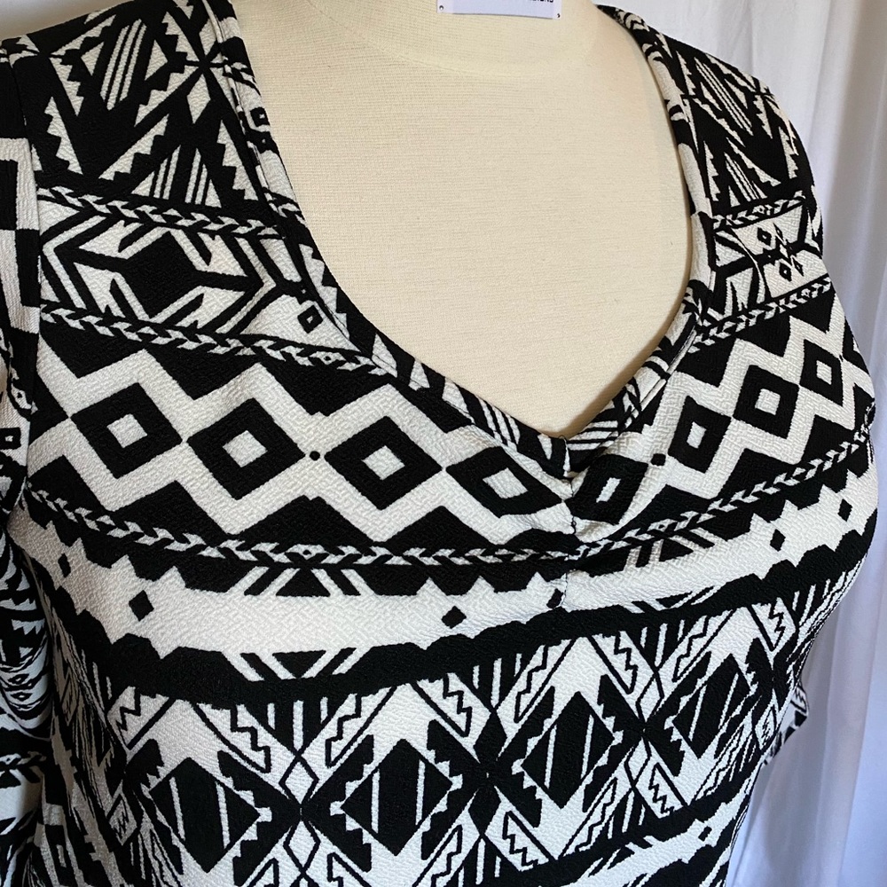 Black and White Print Top - Picture 4 of 4
